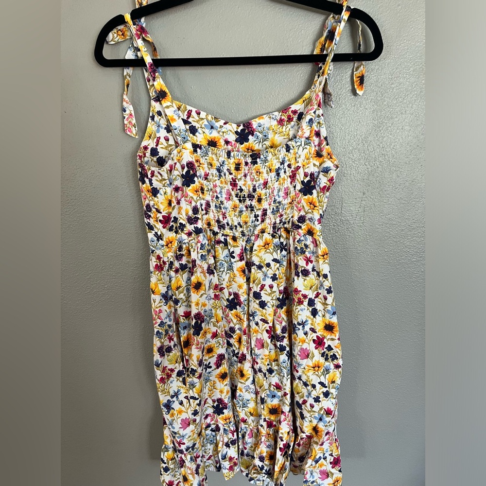 Old Navy - Mini Sunflower Floral Fit & Flare Sundress with Pockets - Picture 5 of 6